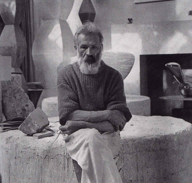 Constantin Brancusi dans son atelier vers 1933 - 1934   Coll.Part.