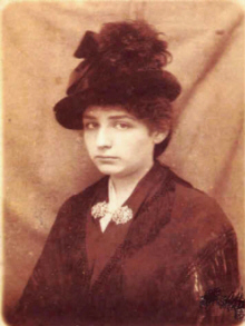 Camille Claudel vers 1889  Coll.Part.