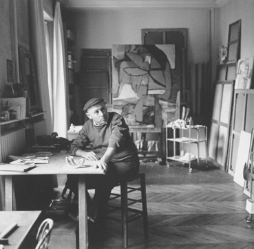 Maurice Esteve dans son atelier - 1960 ©  ADAGP
