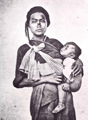 John Thomson : " Femme Pepohan de Formose et son enfant " 1871  