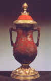 Vase  deux anses et couvercle en jaspe  XVme sicle  Museo degli Argenti Florence